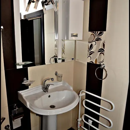 Hotel Aiva 2 Leshten